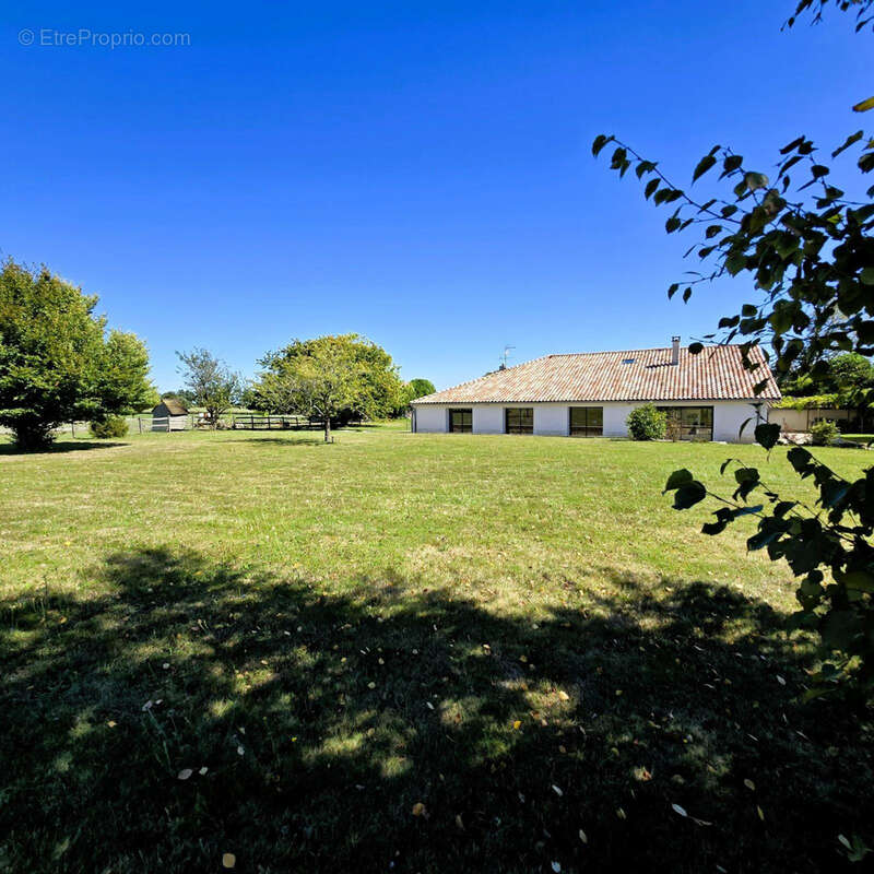 Maison à CHATILLON-SUR-CHALARONNE