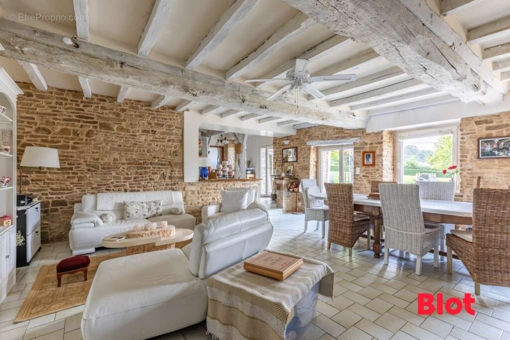 Maison à BOURG-DES-COMPTES