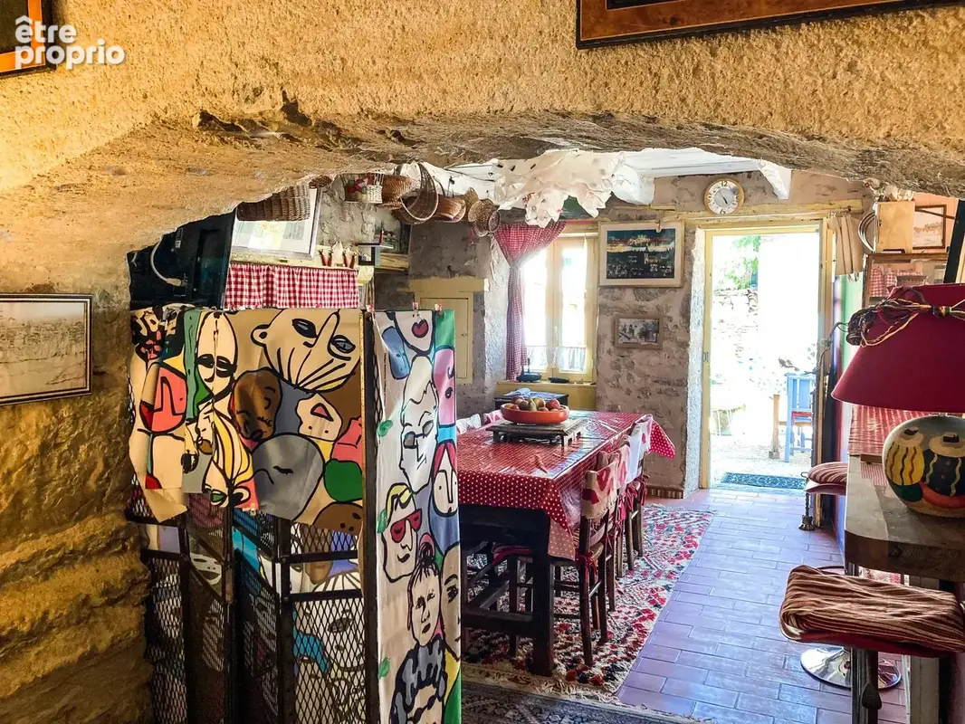 Maison atypique, près du chemin de Saint-Jacques-de-Compostelle avec grange et dépendance - photo 4