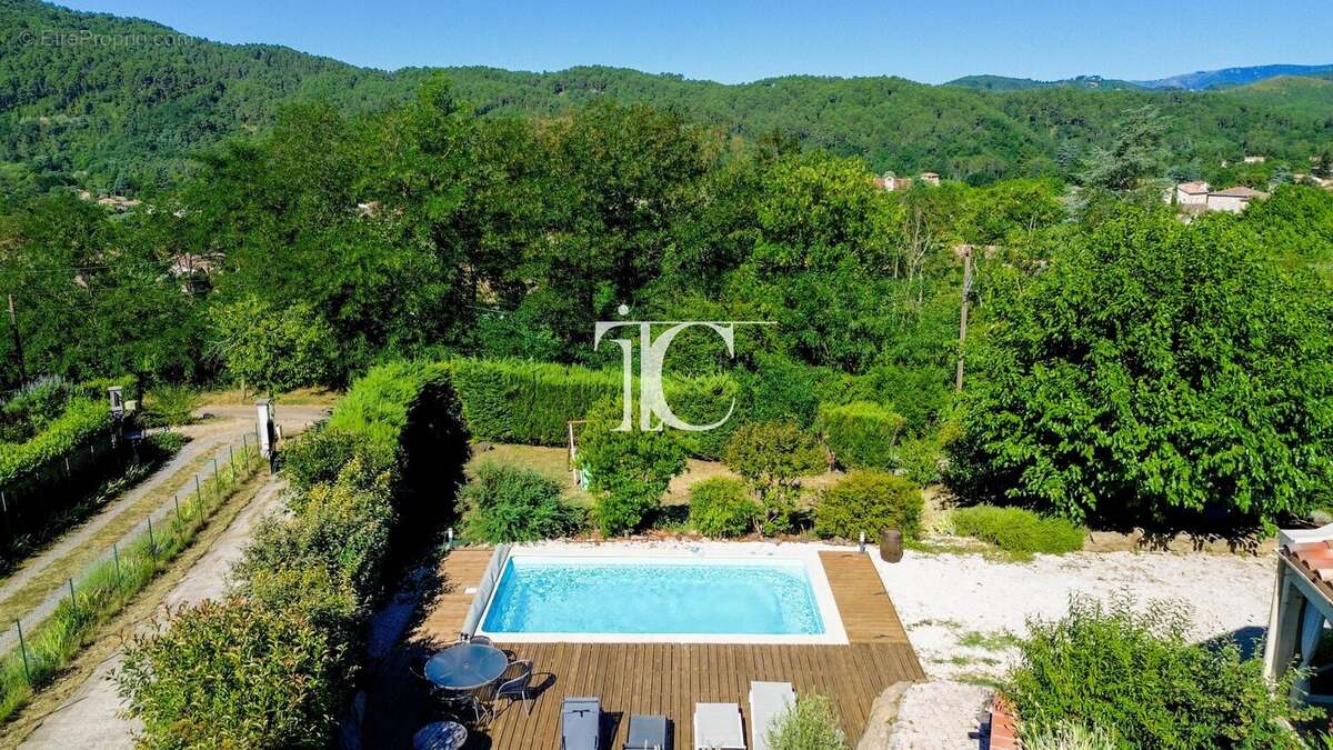 Maison ancienne de caractère avec piscine et garage - photo 2