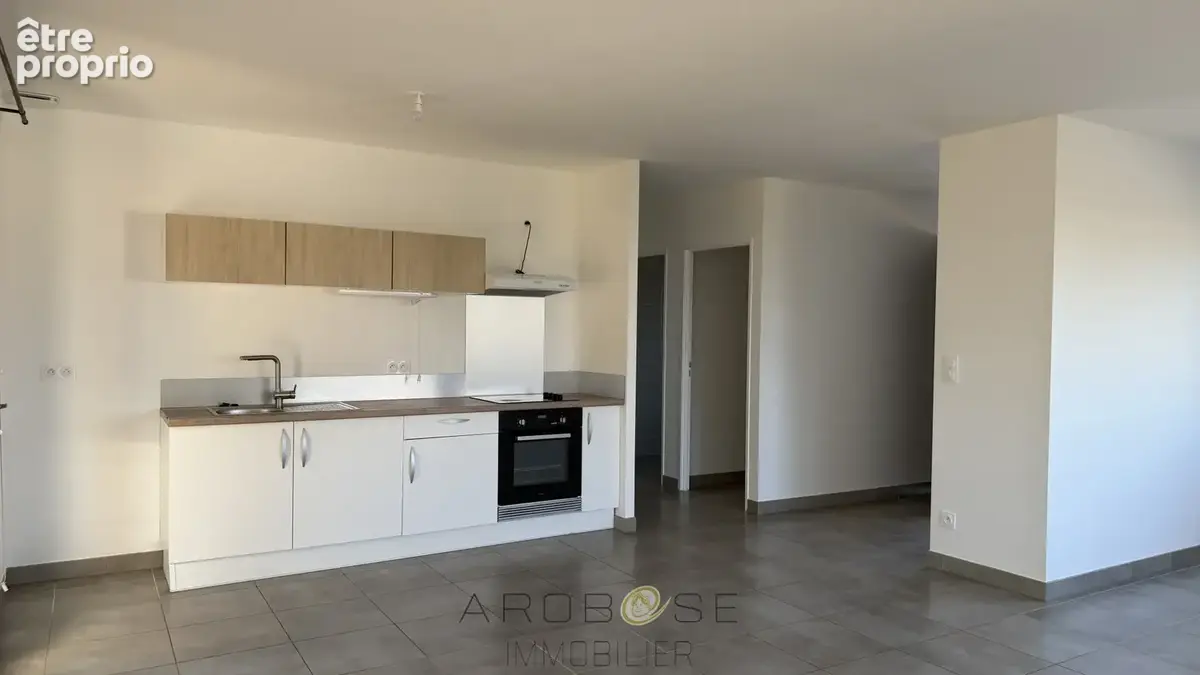 Villa contemporaine de plain-pied avec garage et jardin . - photo 9