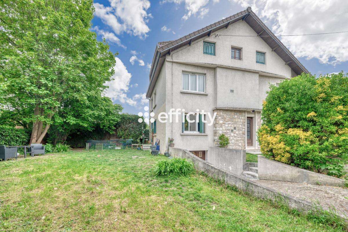 Appartement à LIVRY-GARGAN
