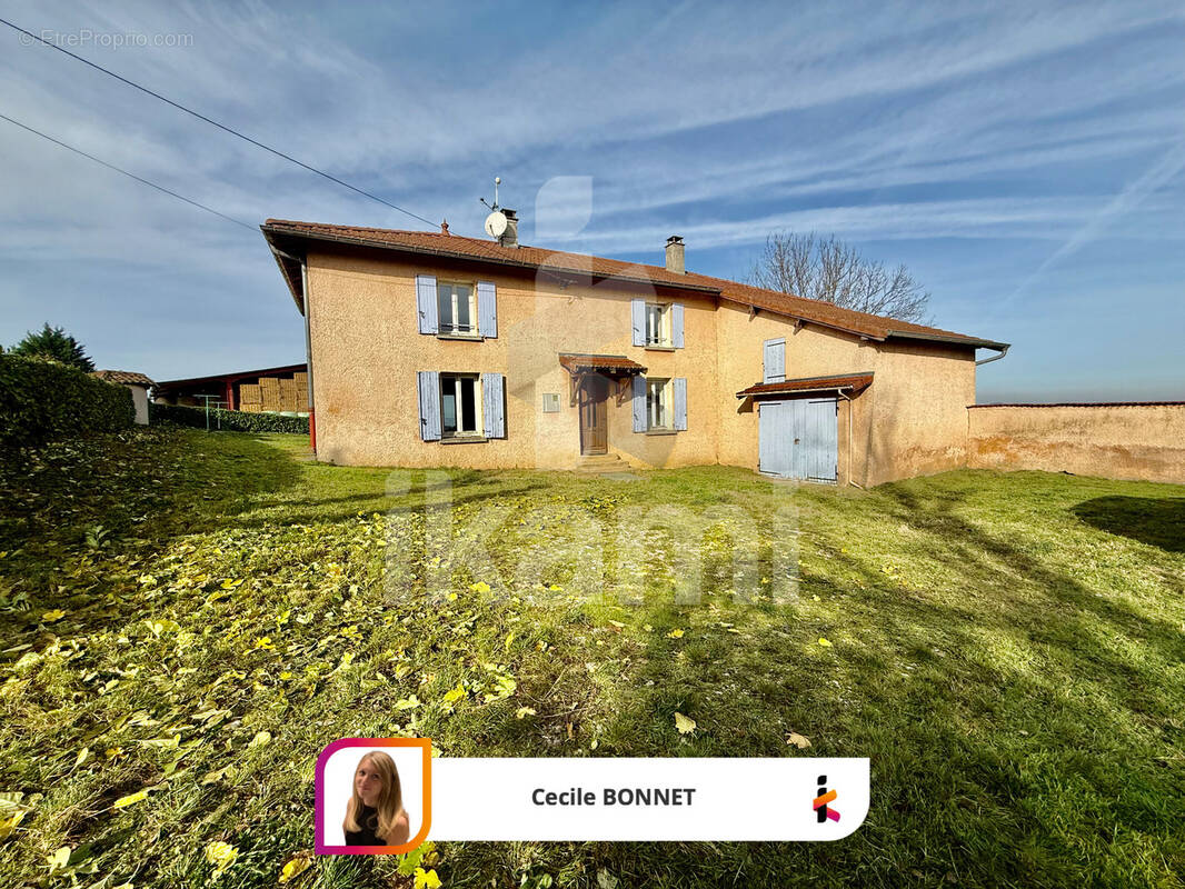 Maison à EYZIN-PINET