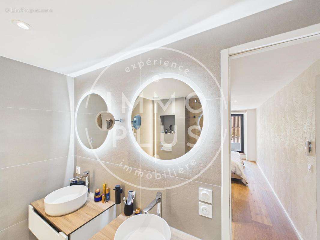 Vente - Maison - 7 pièces + cuisine - 210 m² - 850 000 € - - photo 17