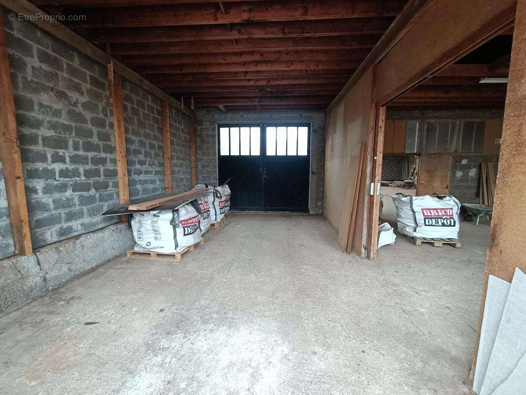 Commerce à MAINVILLIERS