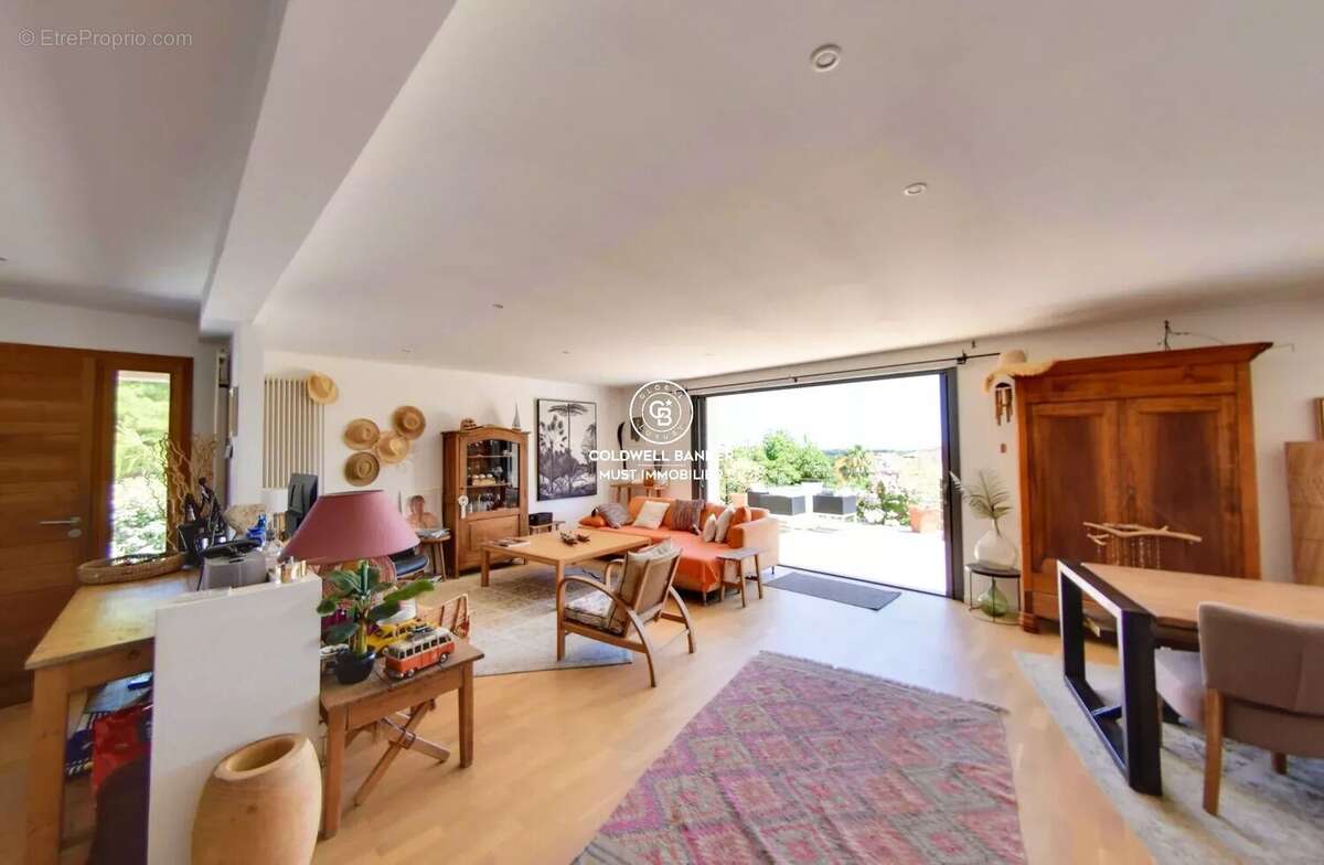Canet: Maison dominante avec vue, en impasse, avec 1000 m² de terrain et piscine - photo 3