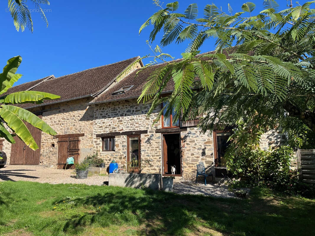 Maison à COUSSAC-BONNEVAL