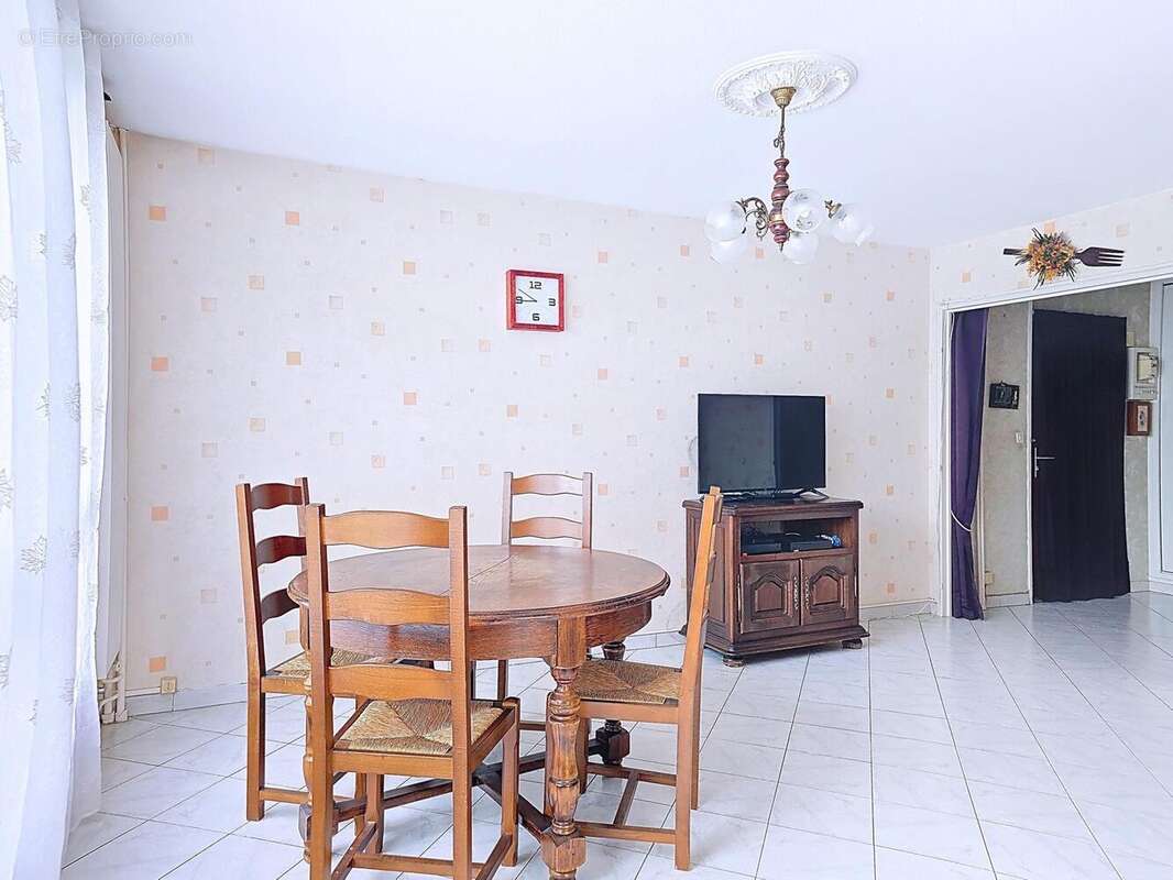 Photo 3 - Appartement à DECINES-CHARPIEU