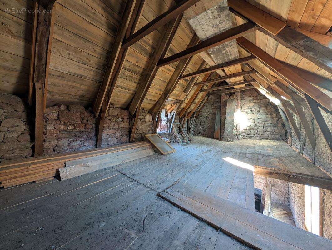 Maison à VILLECOMTAL