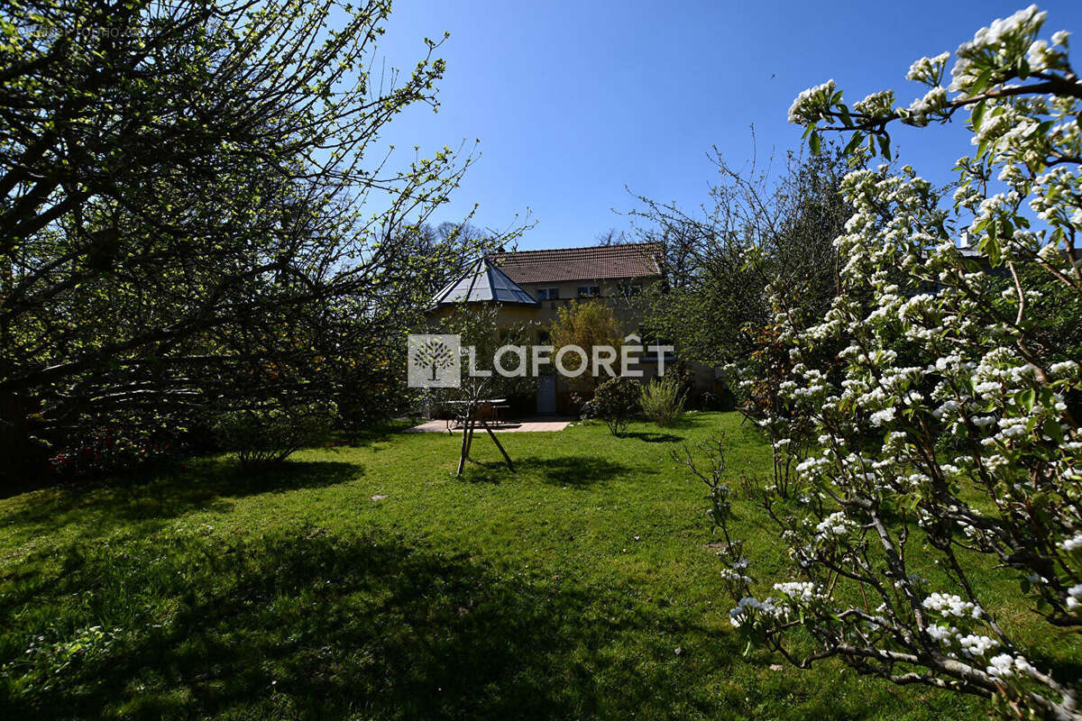 Maison à LA CELLE-SAINT-CLOUD