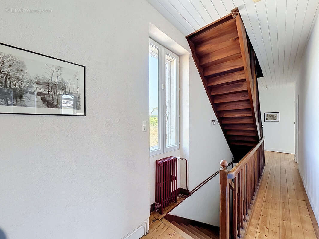 Maison de caractère des années 30   180 m2   Sireuil - photo 8