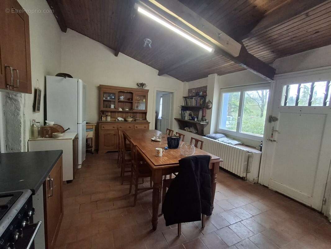Maison à SAINT-PASTOUR