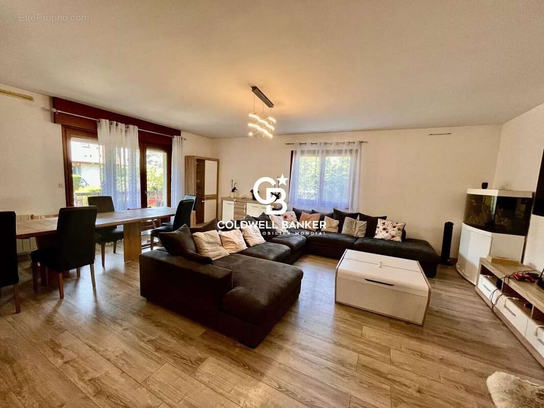 Maison de ville à vendre à Annemasse divisée en 2 appartements avec combles, sous-sol et fort potentiel locatif 74100 - photo 5