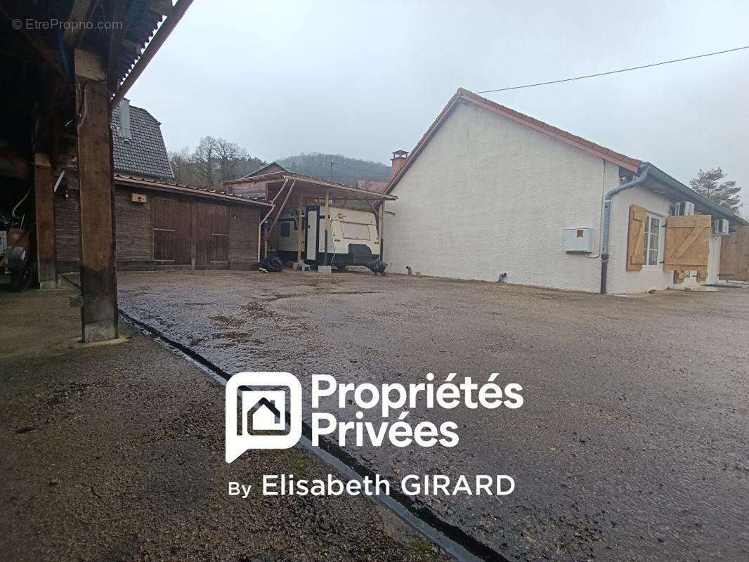 Secteur Epeugney- Maison de plain-pied avec grandes dépendances et abri caravane - photo 15