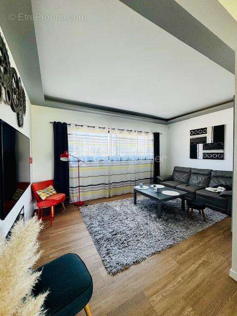 Maison contemporaine (2015) de plain-pied – 257 m² – Terrain 3 456 m² avec piscine – Barro (16) - photo 7