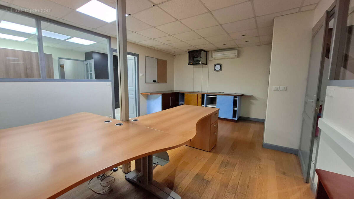 Commerce à FERRIERES