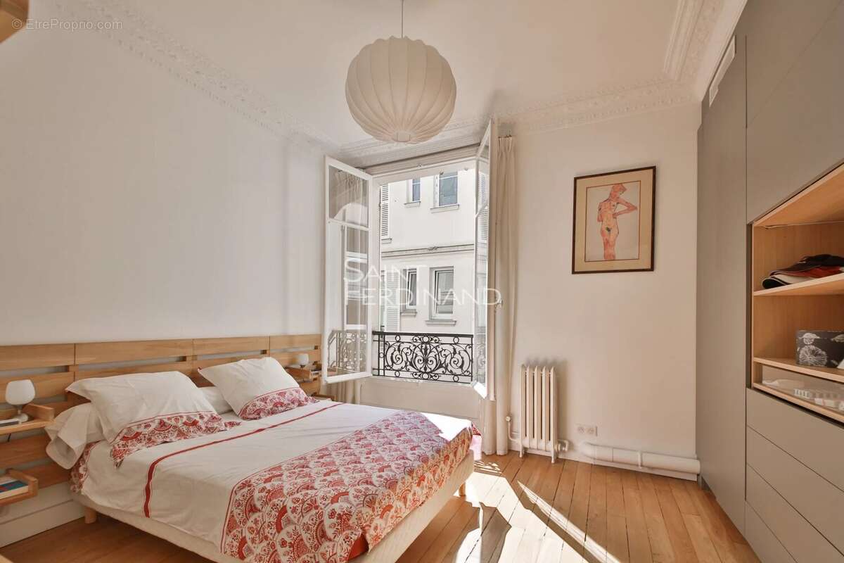 Appartement à PARIS-17E