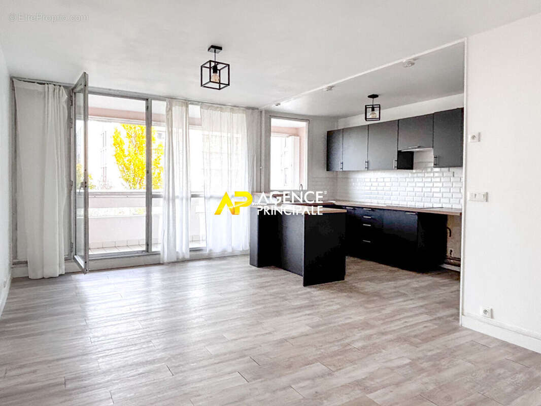 Appartement à SARTROUVILLE