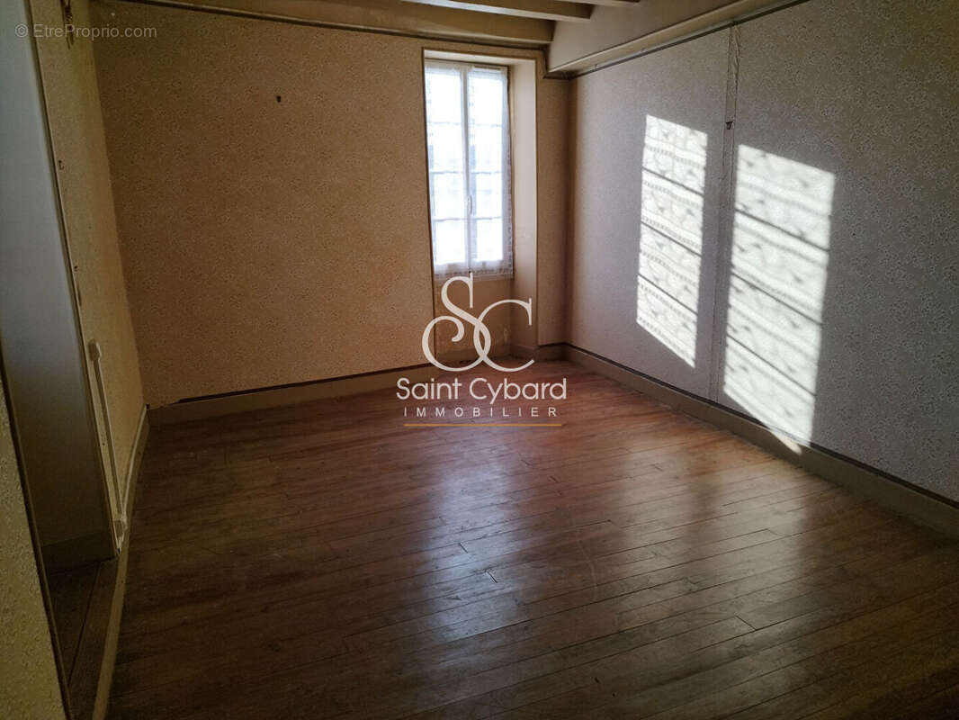 À vendre : Corps de ferme à Douzat - 7 pièces, 5 chambres - photo 15