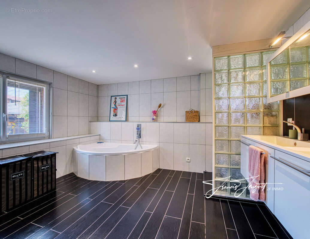 Maison à PERS-JUSSY