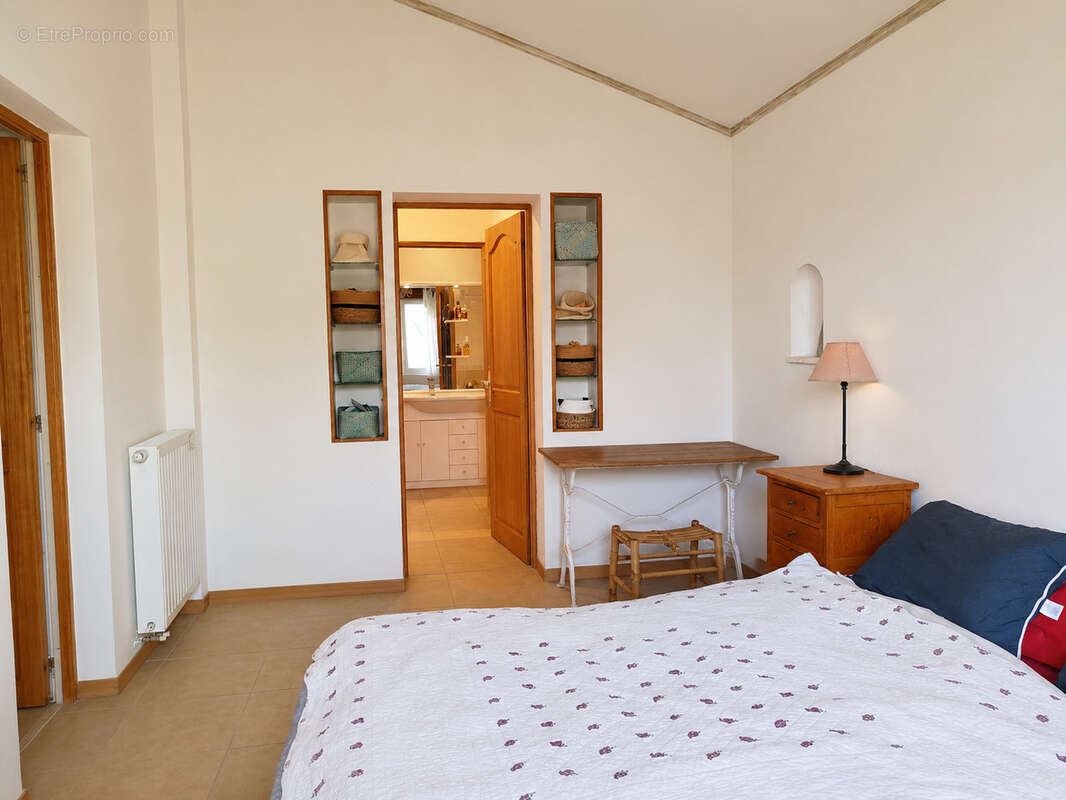 Belle maison familiale de 159 m2 avec piscine sur une parcelle arborée de 2 363 m2 - photo 14