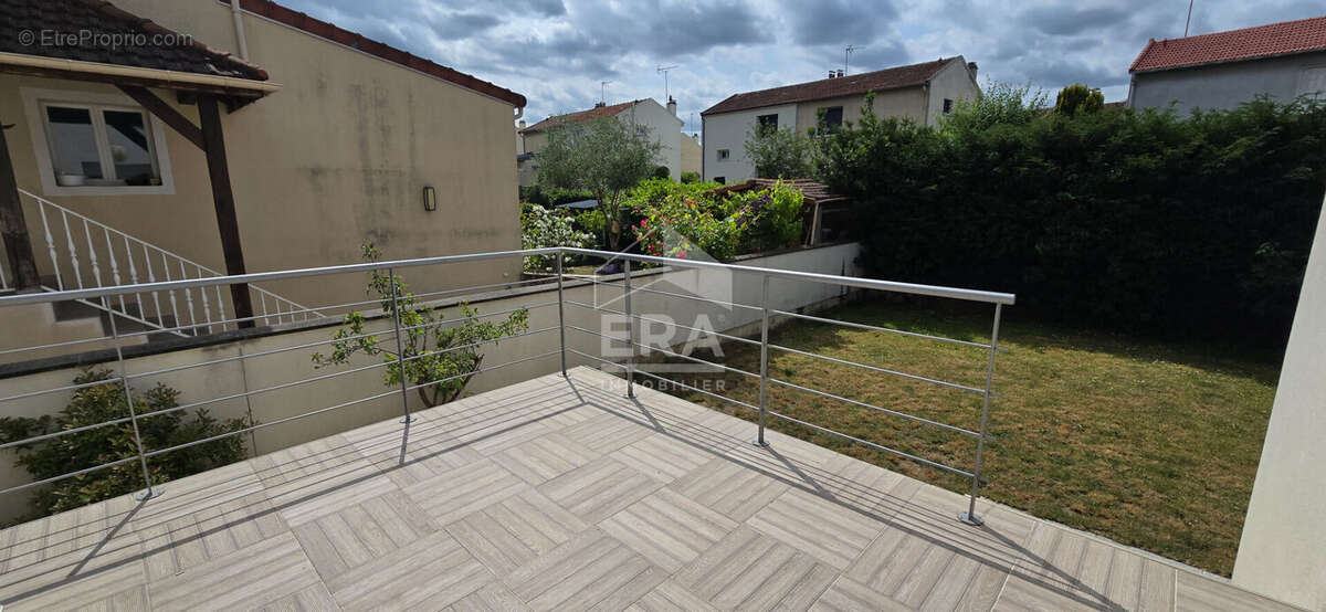 Maison à CHENNEVIERES-SUR-MARNE