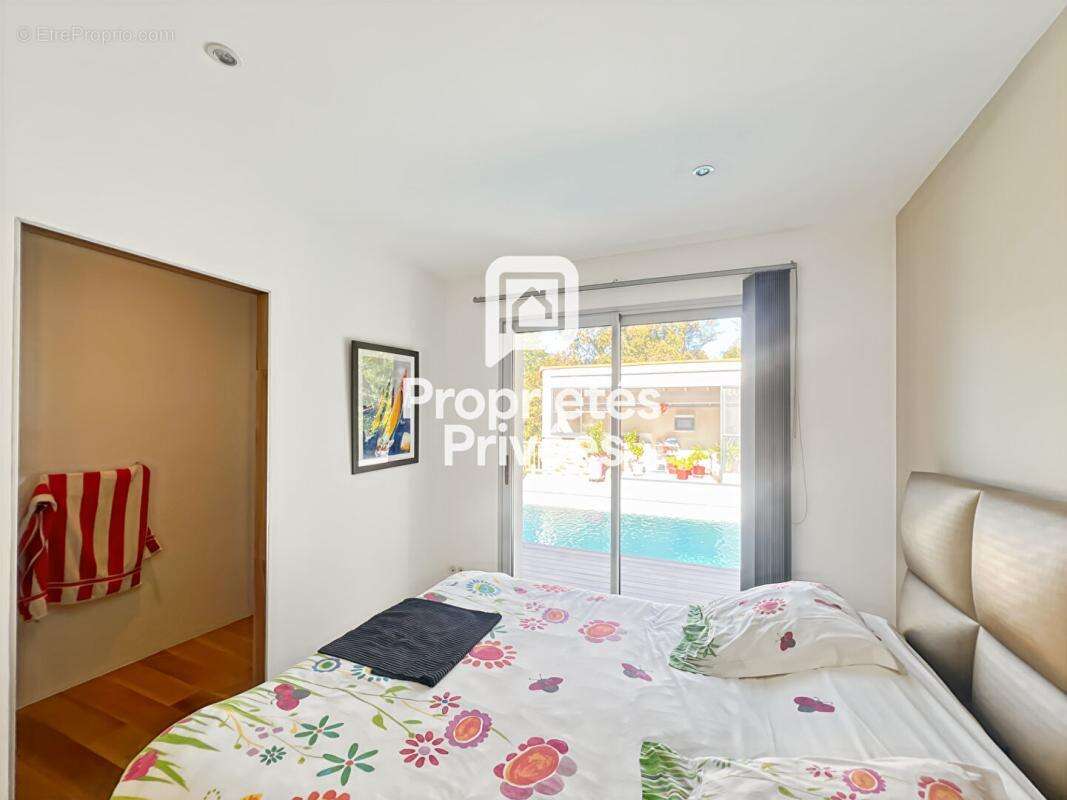 Maison de 200m² avec 4 chambres et piscine - photo 12