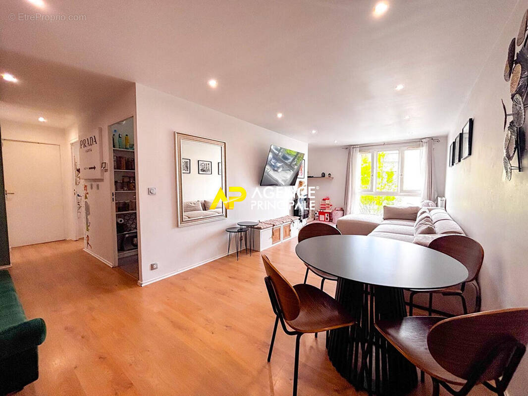 Appartement à SARTROUVILLE