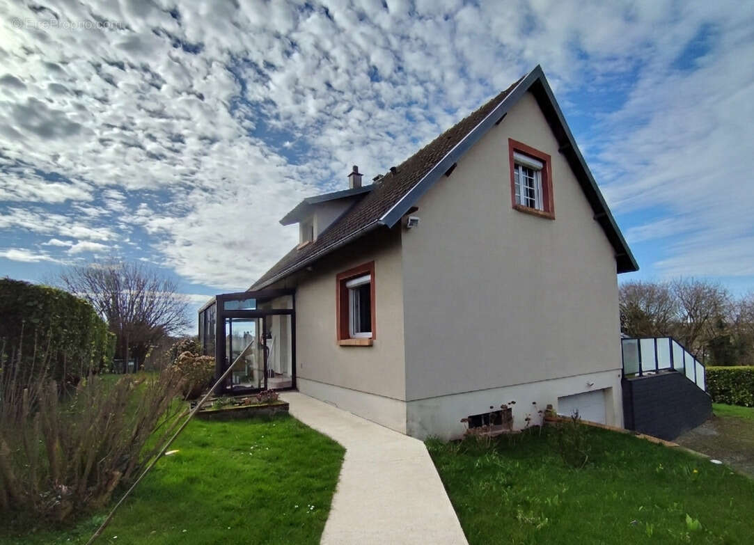 Maison à GREGES