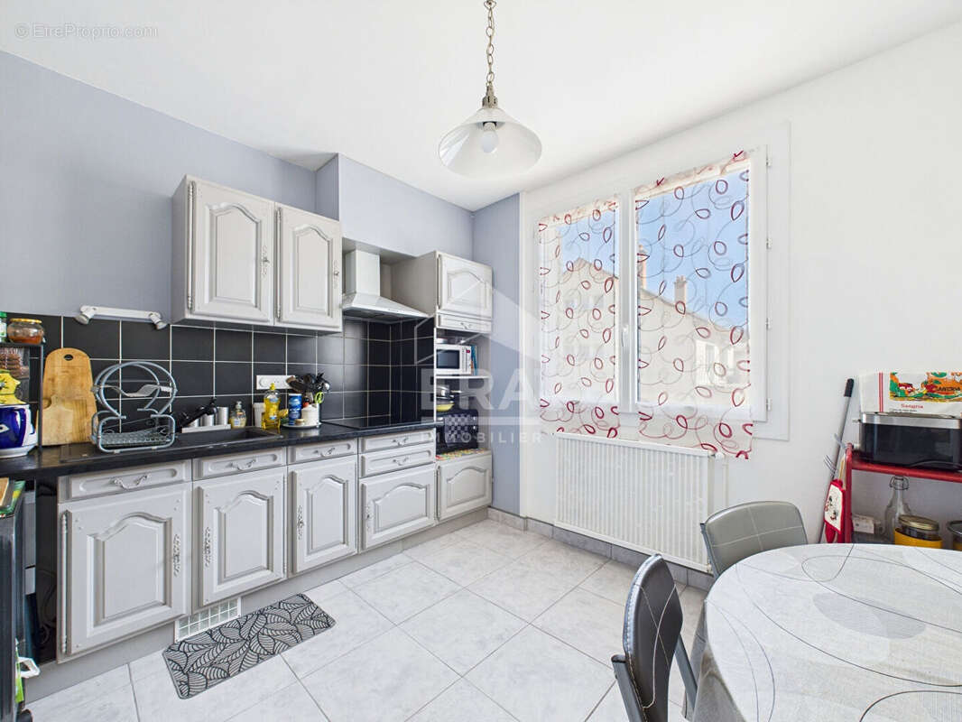 Maison à ONET-LE-CHATEAU