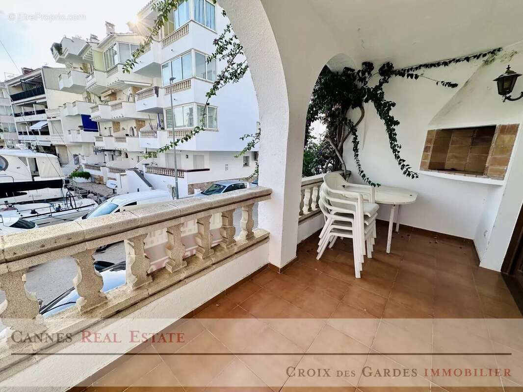 Empuriabrava – Marina : Maison 3 pièces de 162 m² avec garage traversant et place de port privée pour bateau 10 à 11 m - photo 7