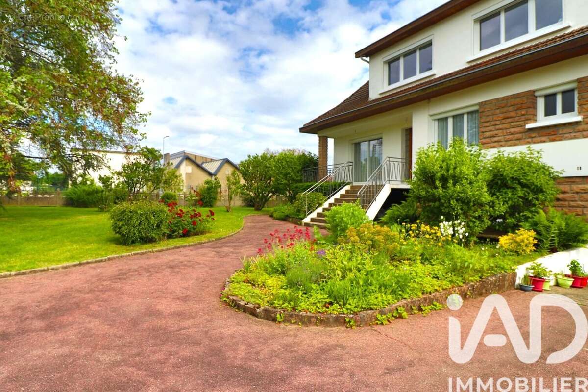 Photo 2 - Maison à MONTCEAU-LES-MINES