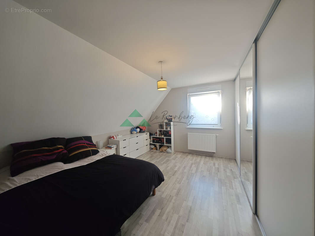 Le charme d'une maison familiale avec piscine dans un secteur privilégié - photo 10