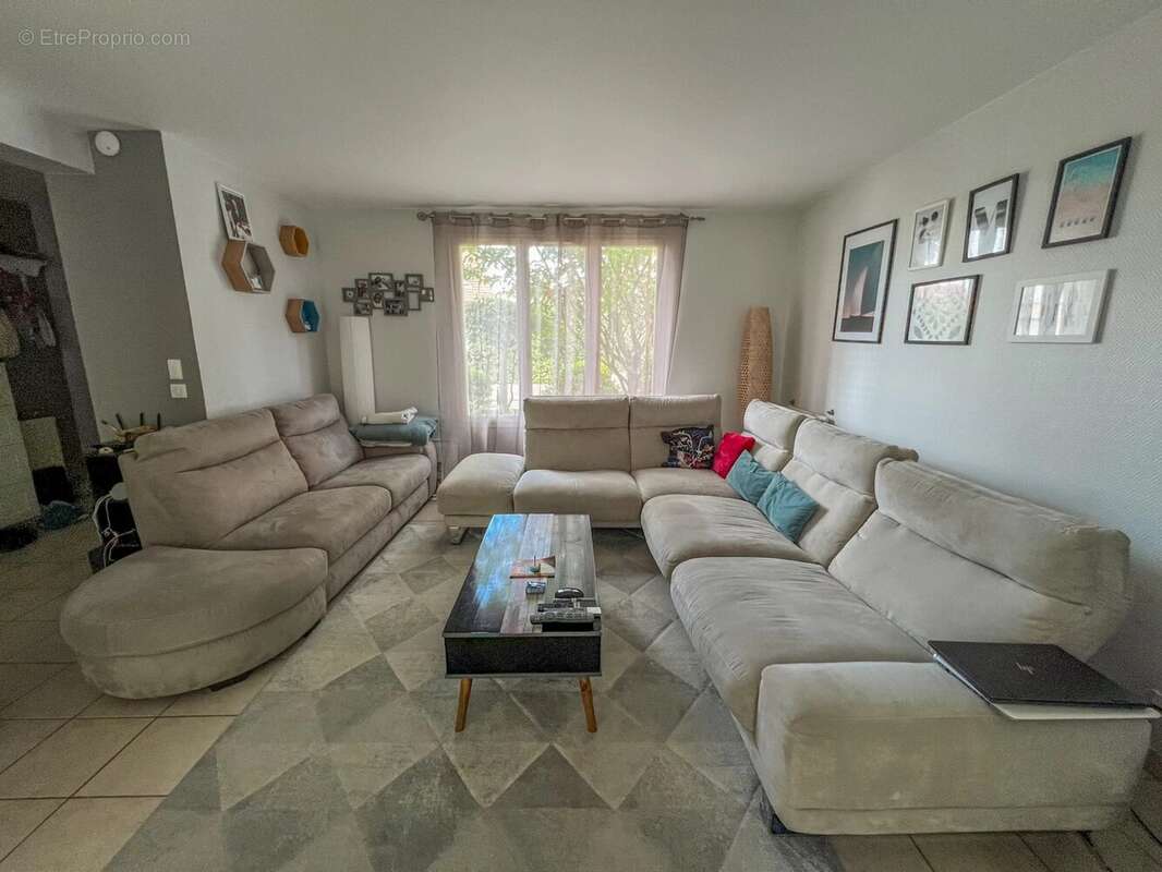 Maison à LE MESNIL-SAINT-DENIS