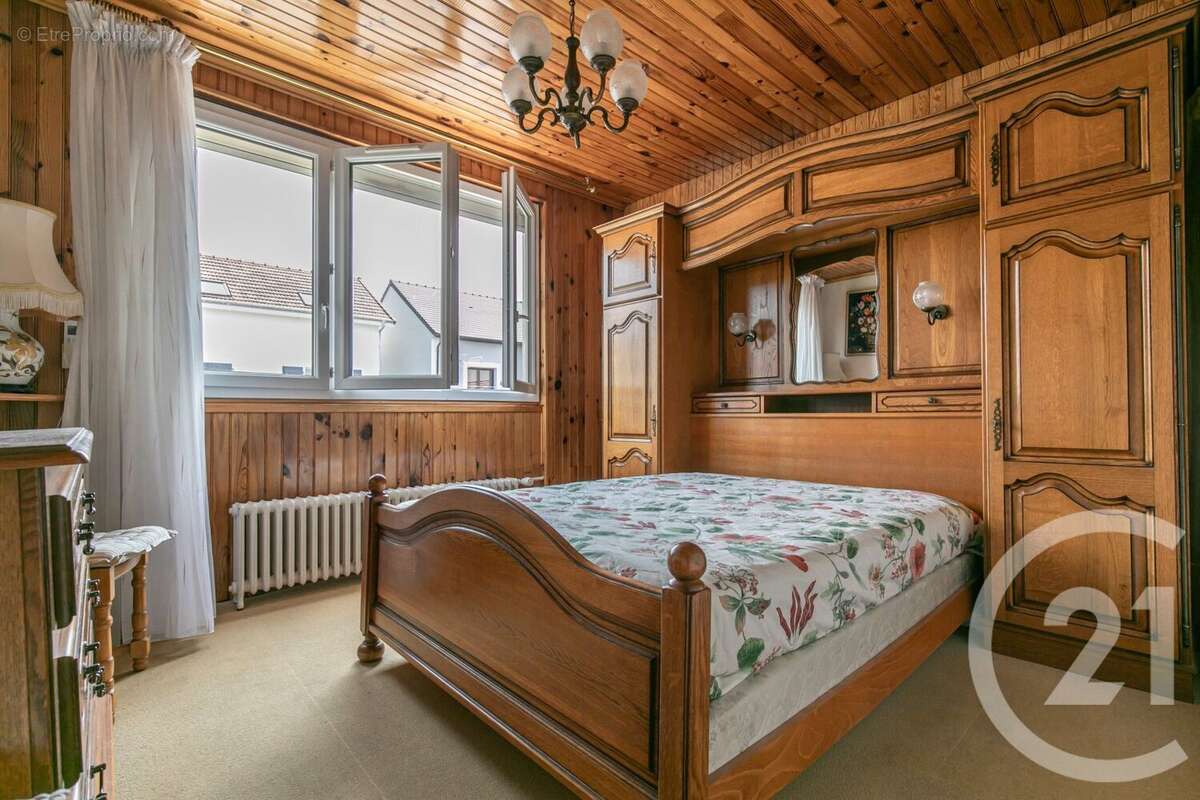 Maison à SAINT-MAUR-DES-FOSSES