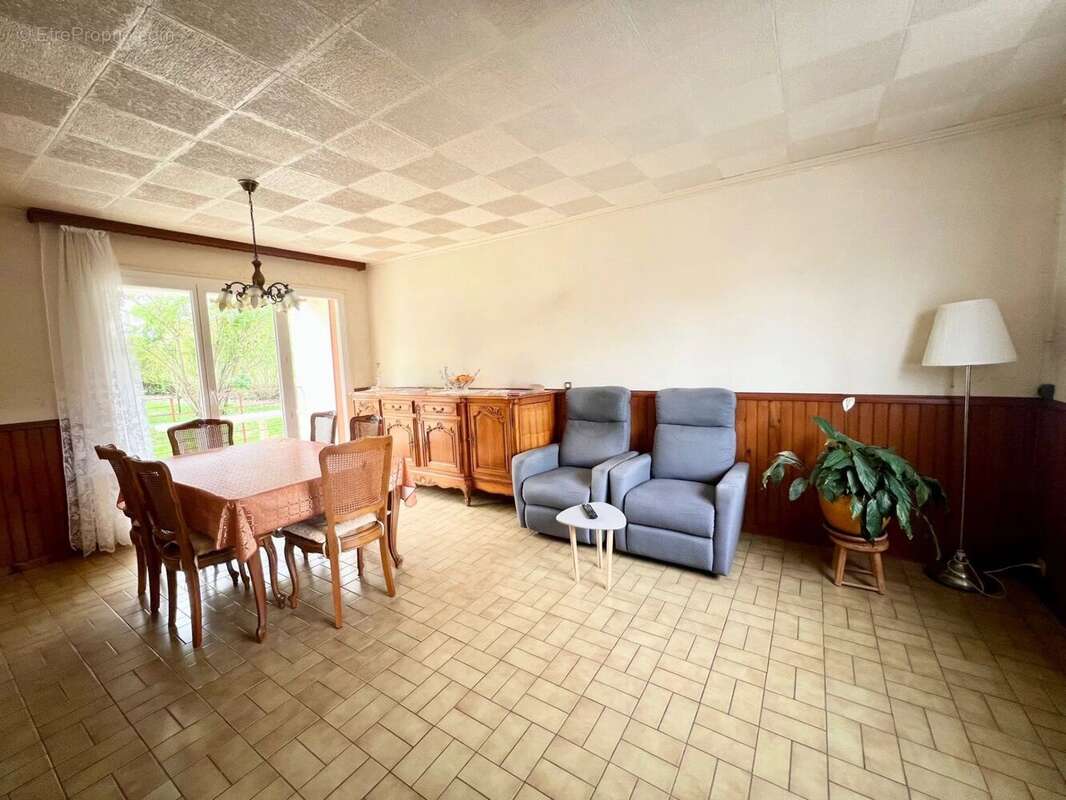 Maison à HOUDAN