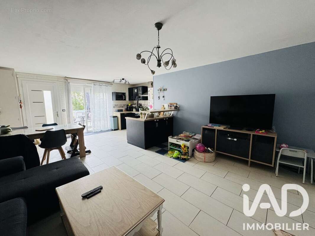 Maison 80 m² à Le Mesnil-Saint-Denis  - photo 2