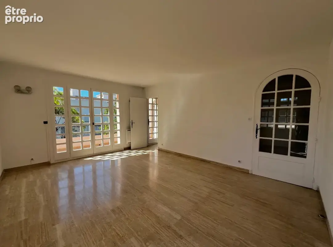 Toulon   petit bois  t3 67 m2   dernier étage avec ascenseur   large balcon - cave & garage - photo 4