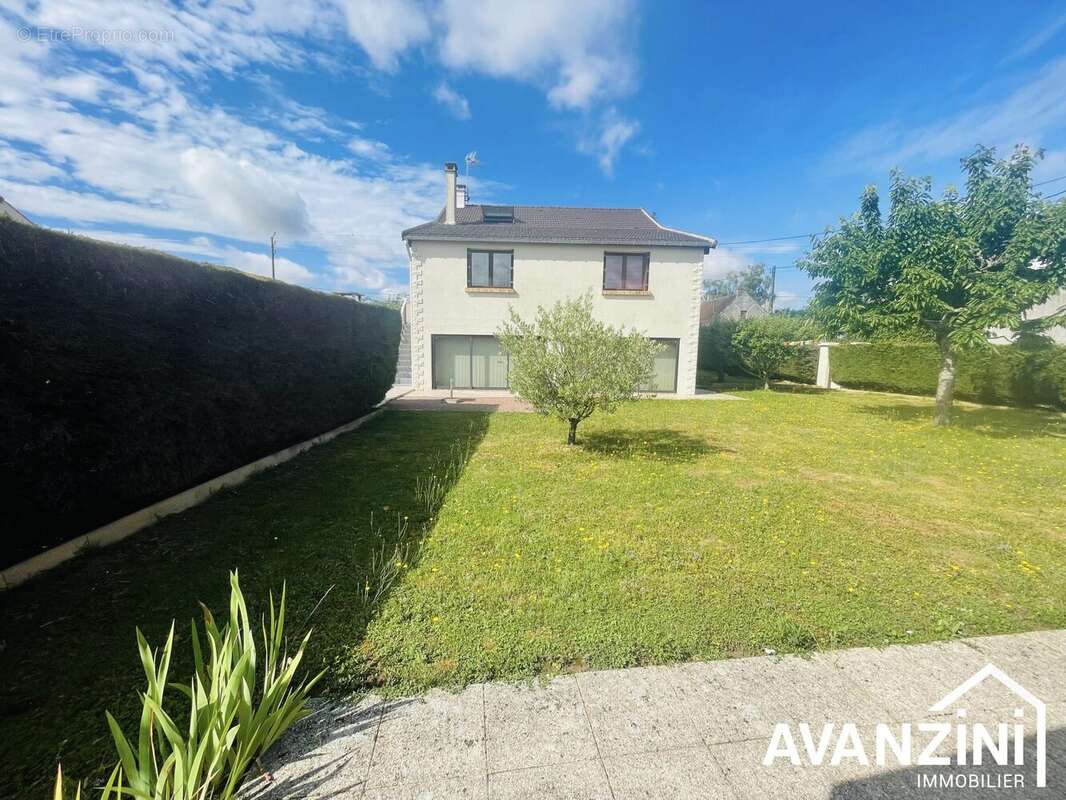 Maison à CRECY-LA-CHAPELLE