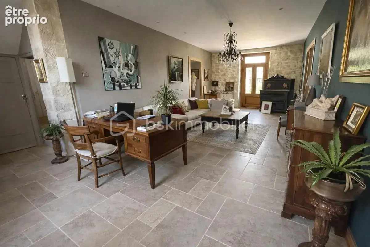 Magnifique propriete en pierres - vue - calme - gites - dependances - source - etang - photo 9