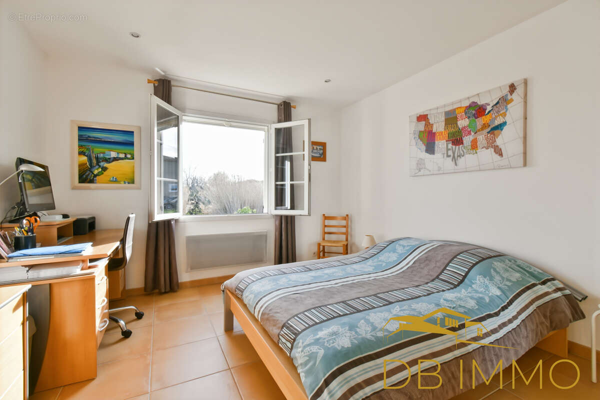 Maison à SAINT-LAURENT-DES-ARBRES