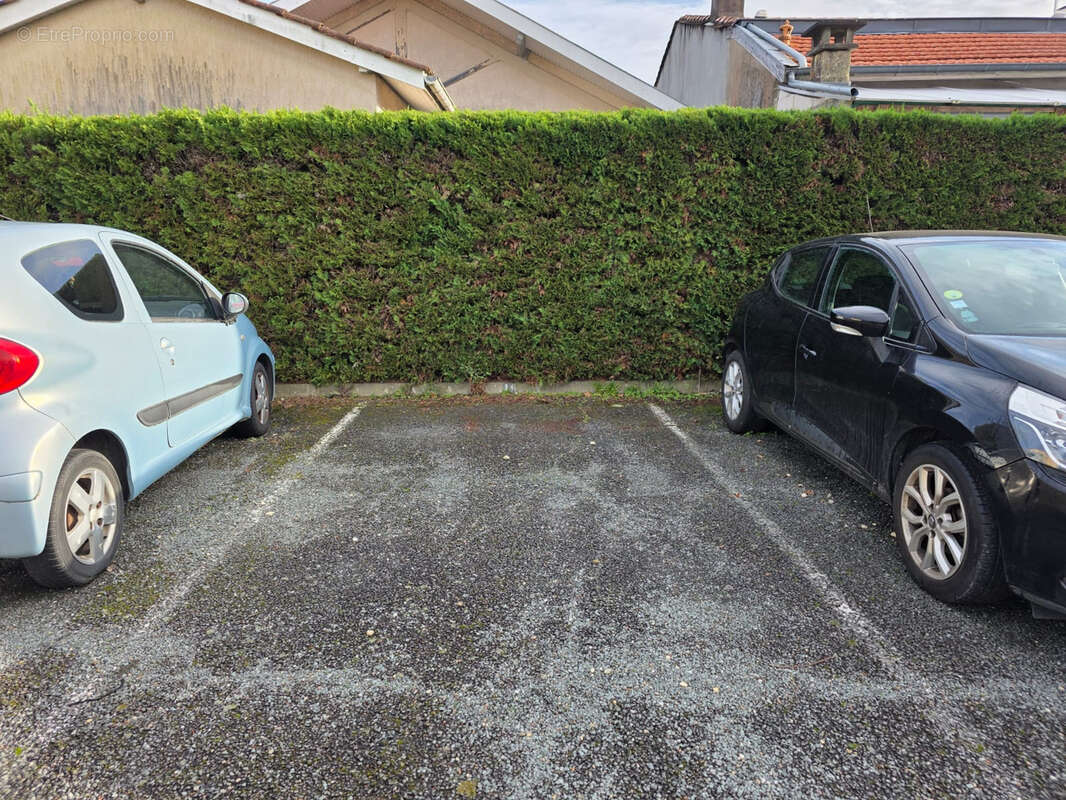 Parking à PESSAC
