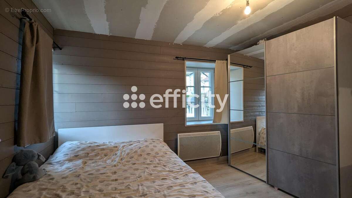 Maison à SAINT-REMY-SUR-DUROLLE