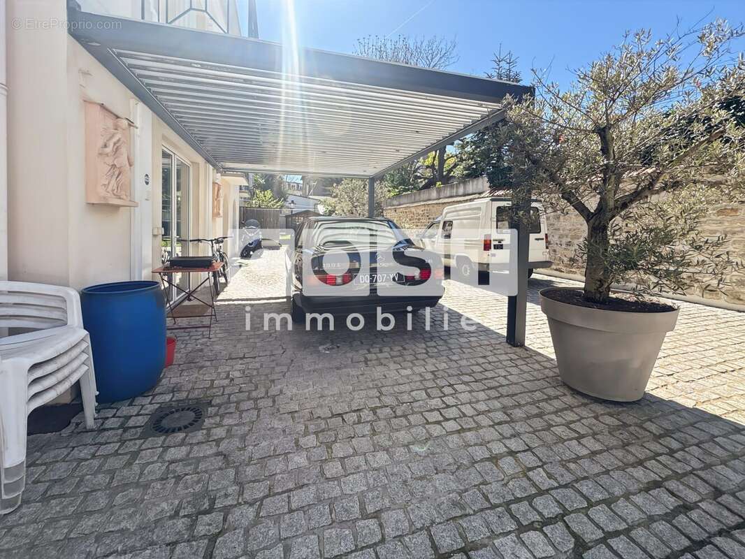 Appartement à LA GARENNE-COLOMBES