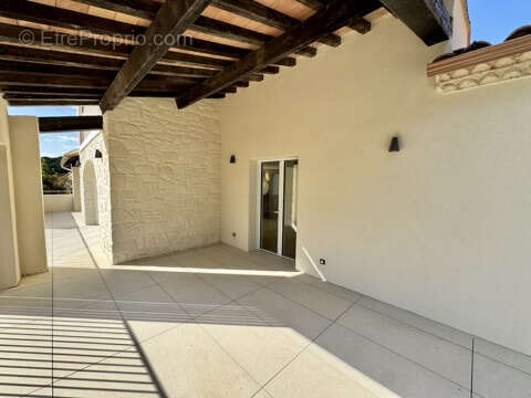 Maison à SAINT-CLEMENT-DE-RIVIERE