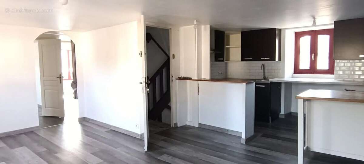 Ambon - appartement 2 chambres - sur la place du village - photo 2