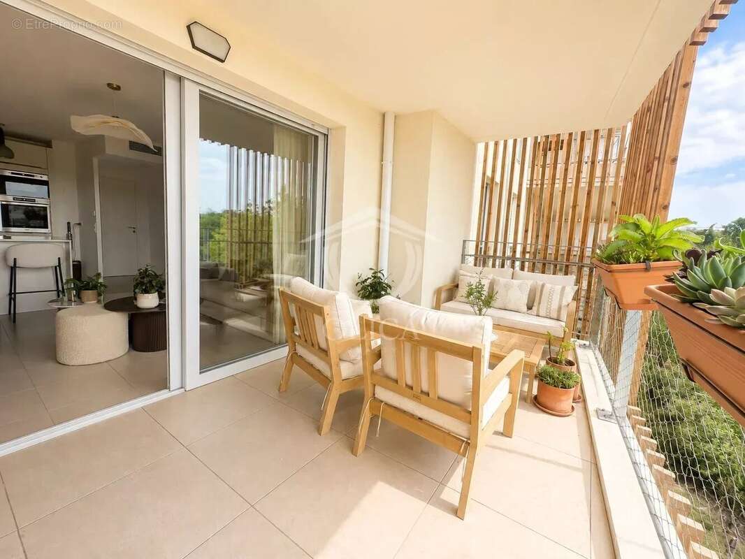 ANTIBES – Rare à la vente ! Superbe 2 pièces récent avec terrasse, garage et dépendances - photo 11