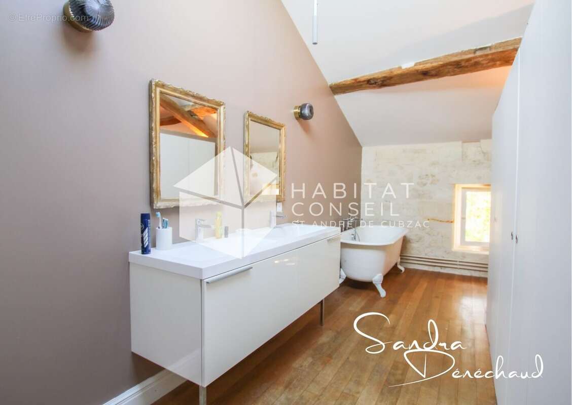 Salle de bains Suite Parentale - Maison à SALIGNAC