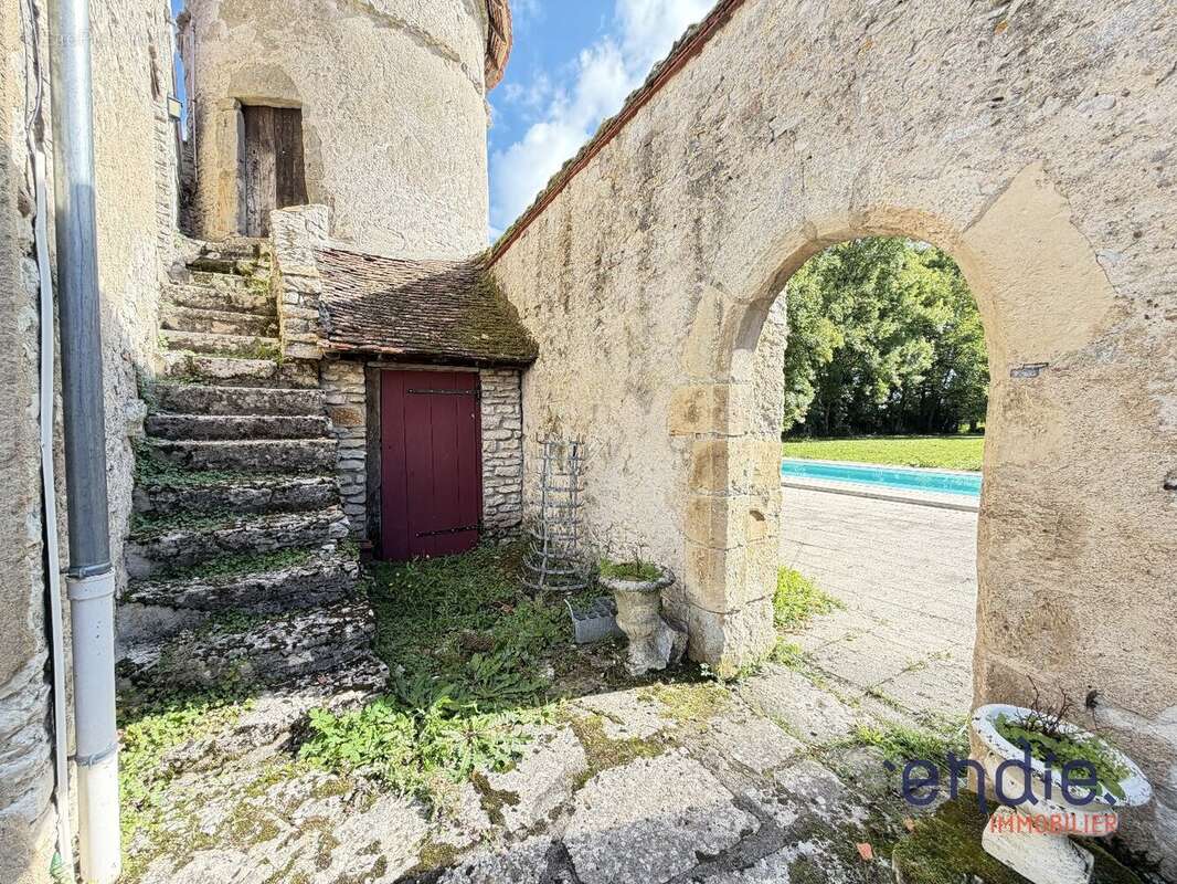 Maison à LE VEURDRE