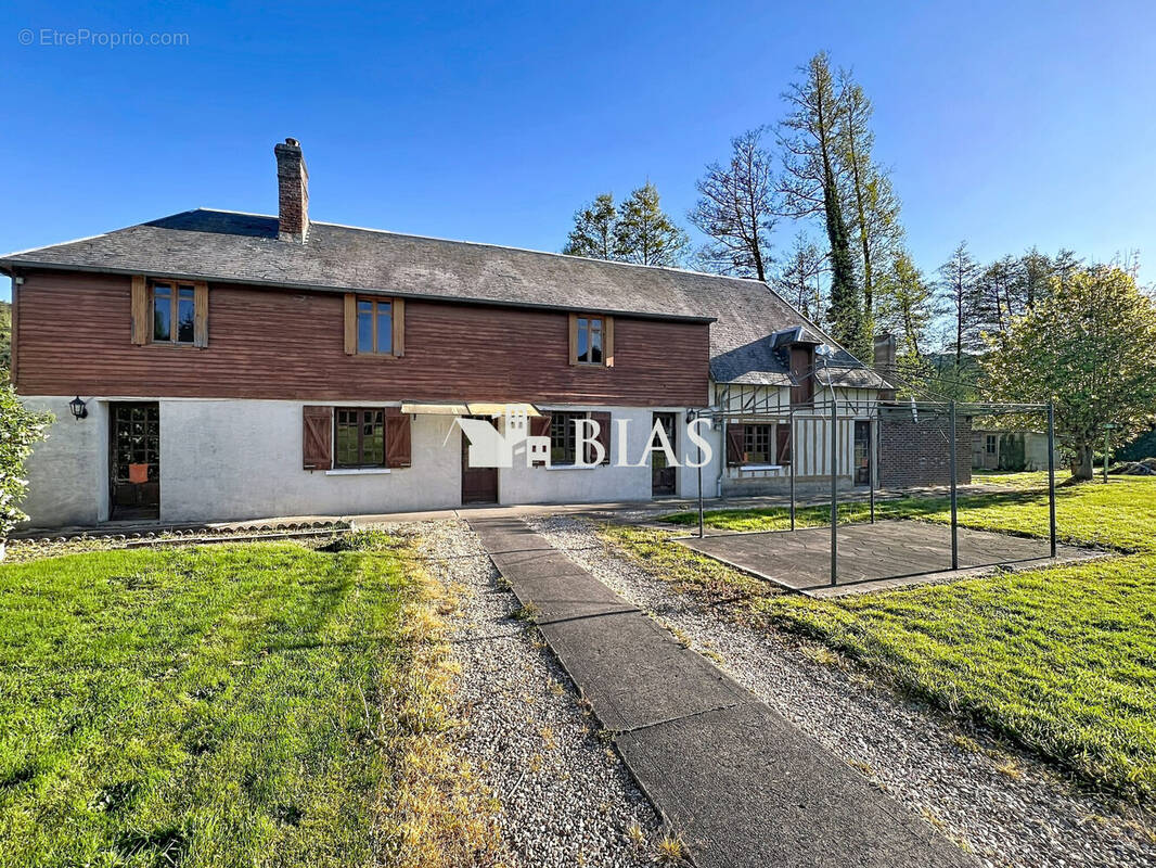 Maison à LIVET-SUR-AUTHOU